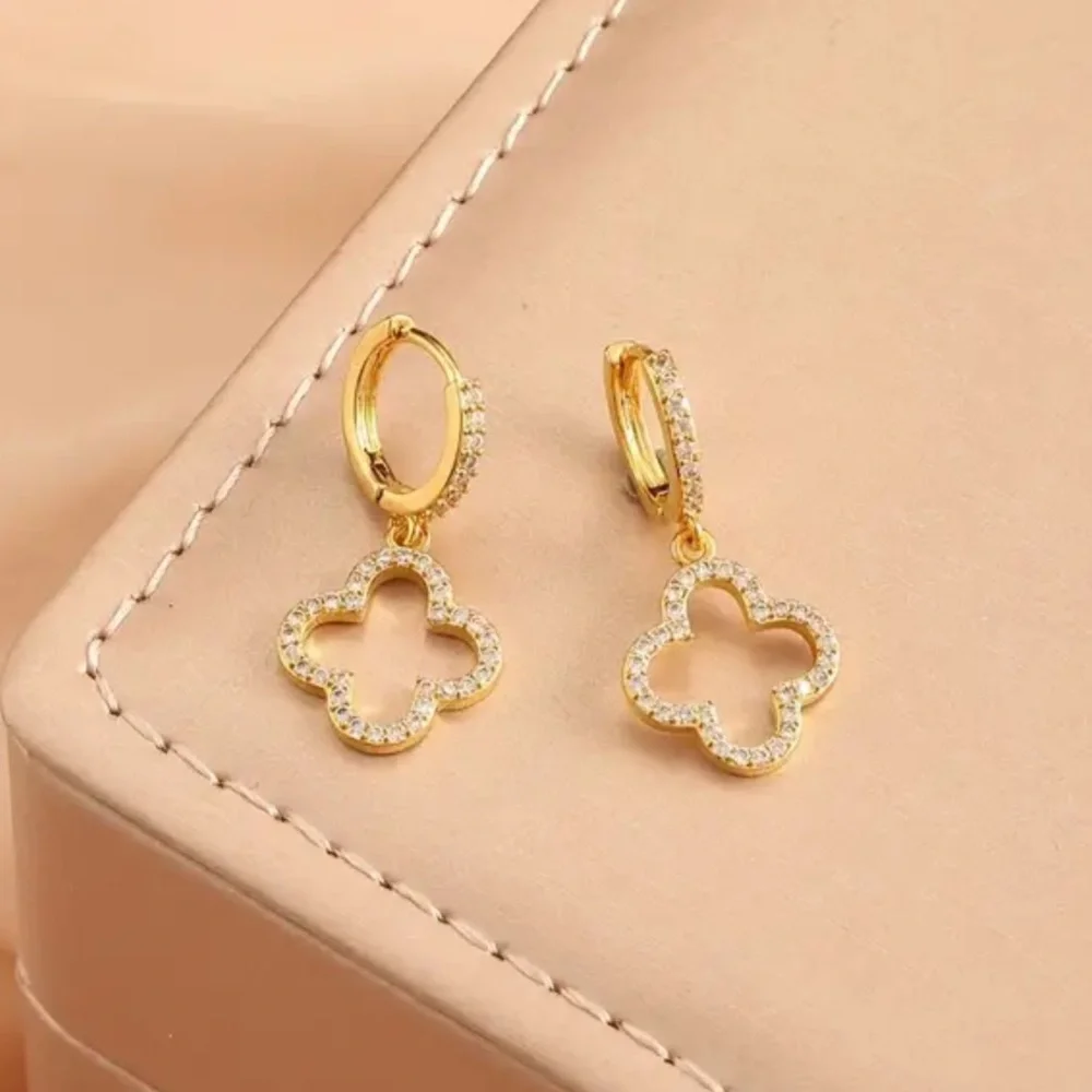 NEW SHINY 14k Gold Diamond Bright Lucky Clover Drop & Dangle Luxury Earrings